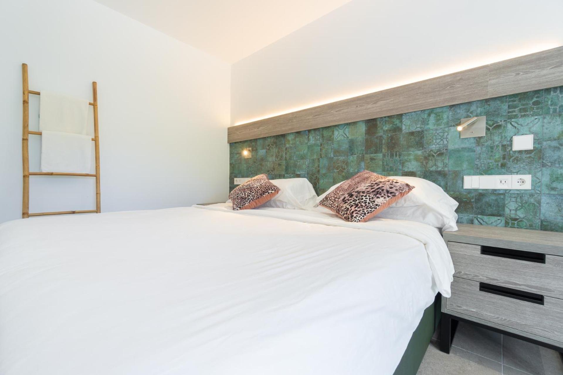 סאנט קארלס דה פראלטה Hostal Restaurante Pou Des Lleo מראה חיצוני תמונה