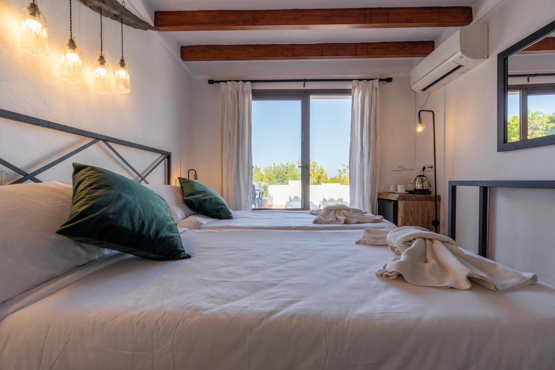 סאנט קארלס דה פראלטה Hostal Restaurante Pou Des Lleo חדר תמונה